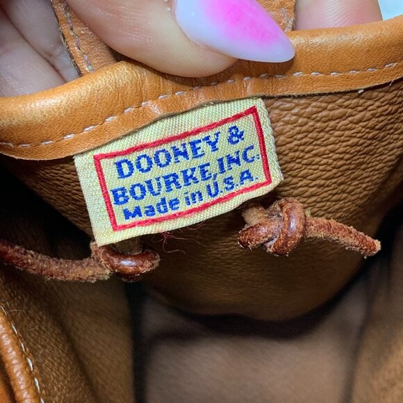 Dooney & Burke Women's Vintage Cream Leather Handbag - Picture 14 of 15